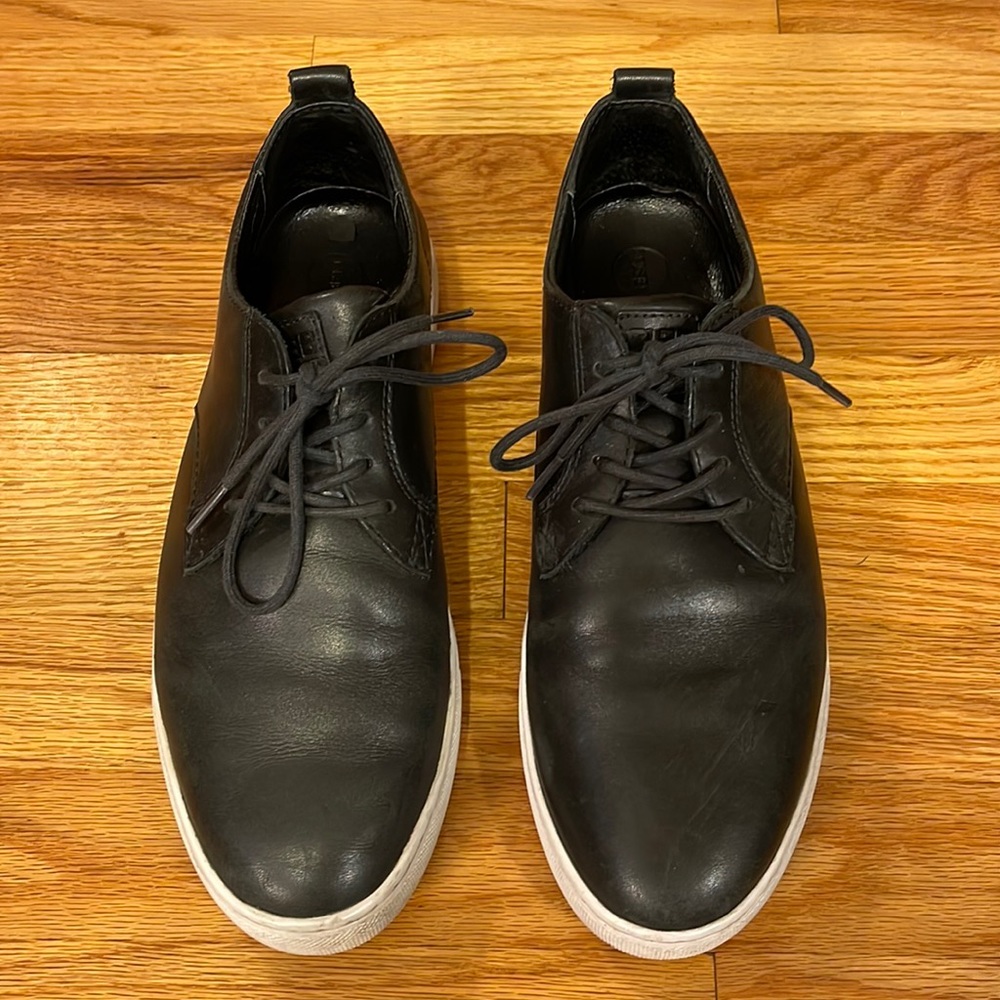CLAE mens plain toe sneaker. Black. Size 10. Excellent condition.